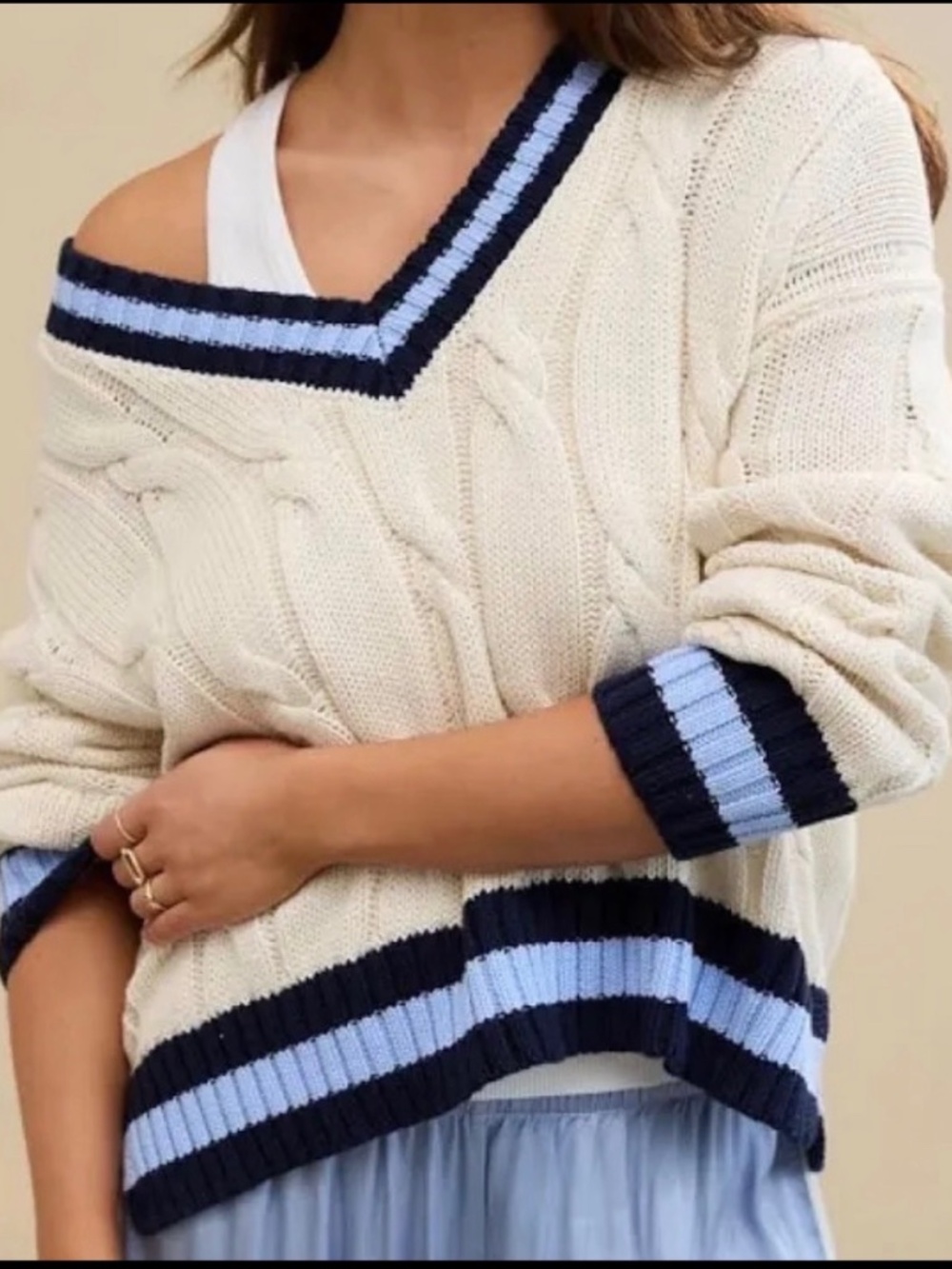 Aerie Women’s Cream and Navy/Blue Cable Knit V-Neck Sweater size medium